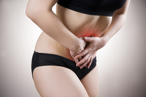 Pijn rond de navel kan een symptoom van blindedarmontsteking zijn