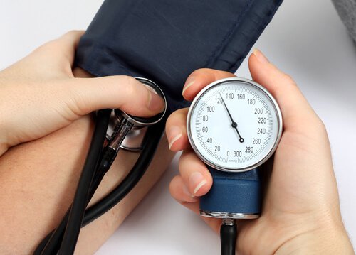 Wat is hoge bloeddruk en hoe kun je je bloeddruk verlagen