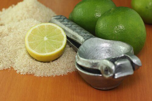 Limoen voor Broze Nagels