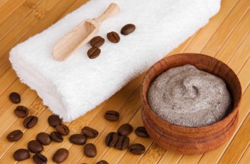 Zelfgemaakte crème van koffie en cacaoboter om spataderen tegen te gaan