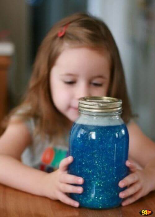 kind met rustfles