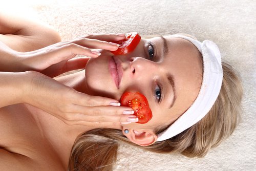 Tomatenmasker op de huid