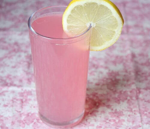 Alkalisch water met citroen