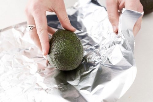 Avocado in aluminiumfolie