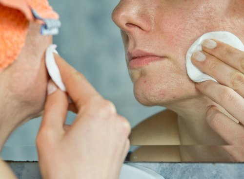 Deze huisgemaakte bijenwascrème om littekens te behandelen is geen wondercrème