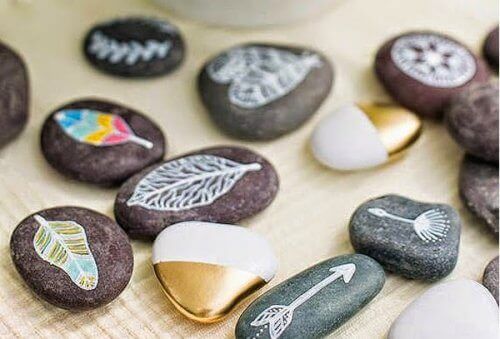 Stenen met grappige ontwerpen