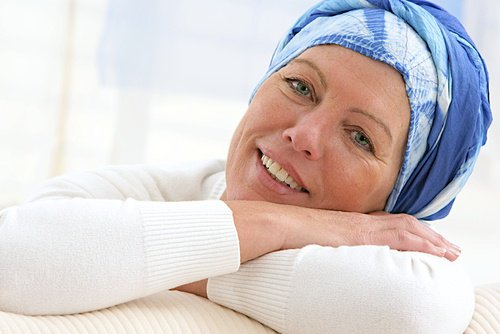 Vrouw met sjaal om het hoofd
