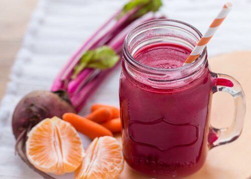 Smoothie met bieten en wortel