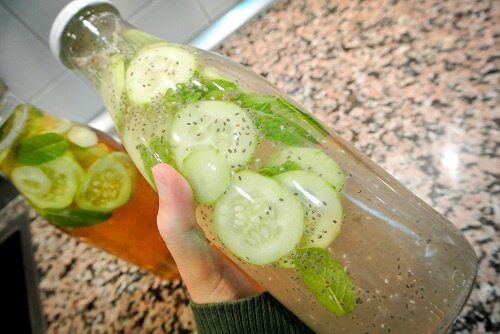 6 redenen om elke dag komkommerwater te drinken