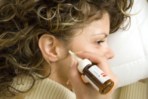 7 natuurlijke middeltjes tegen oorsmeer