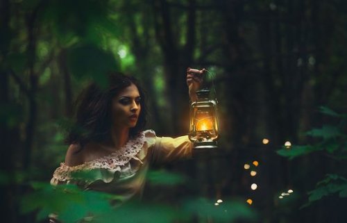 Vrouw met Lamp