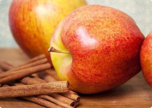 Appels en Kaneelstokjes