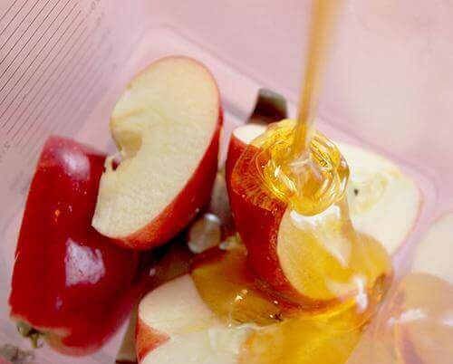 Gezichtsmasker van appel en honing tegen huidveroudering