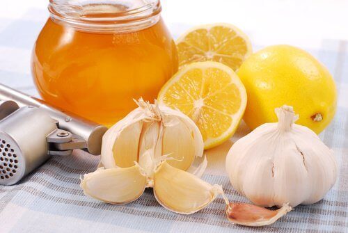 Begin je dag goed en gezond met citroen, knoflook en honing
