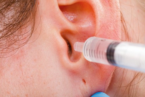 Glycerine om oorsmeer te verwijderen