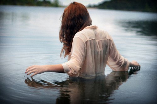 Vrouw in Meer