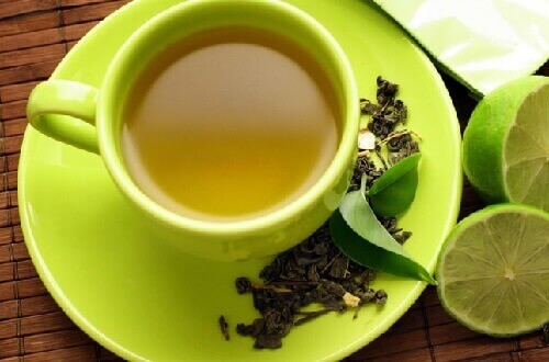 Groene thee en citroen is een van de bekende voedingscombinaties