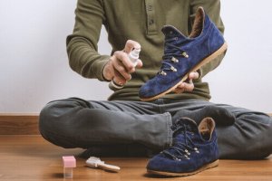 8 trucjes om vieze luchtjes uit je schoenen te halen