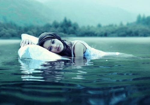 Vrouw in het water