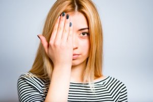 10 oplossingen voor wallen onder je ogen