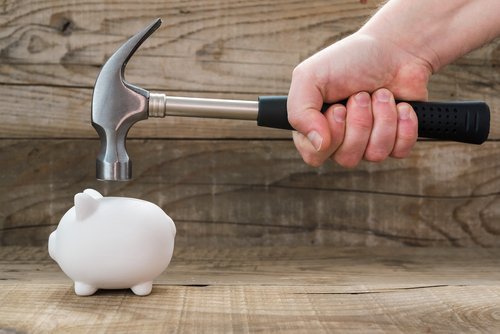 Spaarvarken kapot geslagen met een hamer