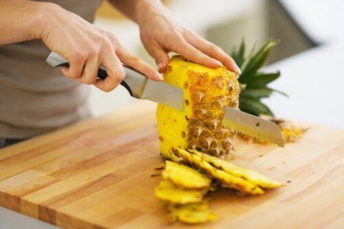 Ananas snijden