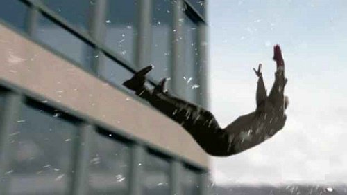 Man valt uit gebouw met 50 verdiepingen