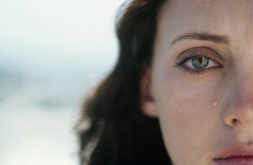 Een sterke vrouw is bang om gekwetst te worden