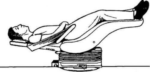 Tekening van slapende man in stoel