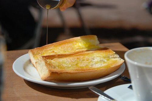Vijf redenen om elke dag brood met olijfolie te eten