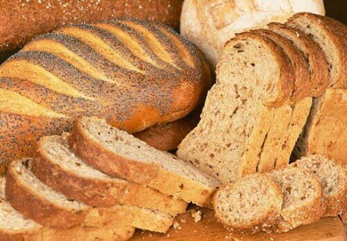 Gesneden en heel brood