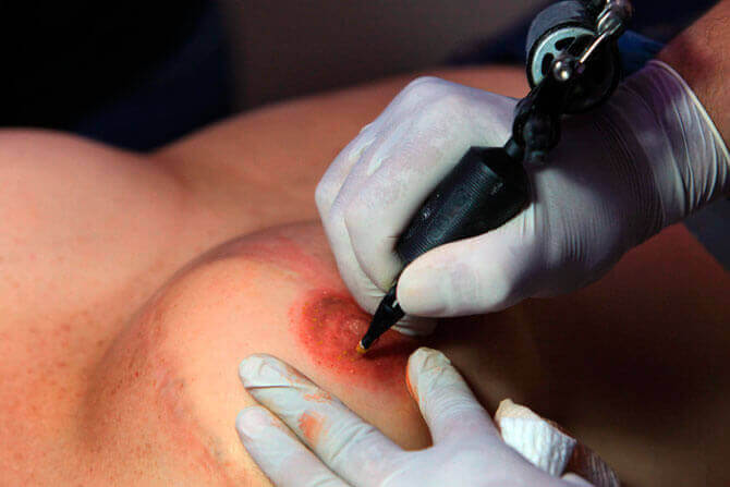 Tatoeage van een tepel