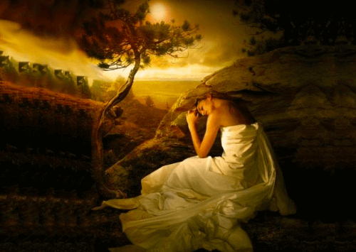 Vrouw in witte jurk in veld