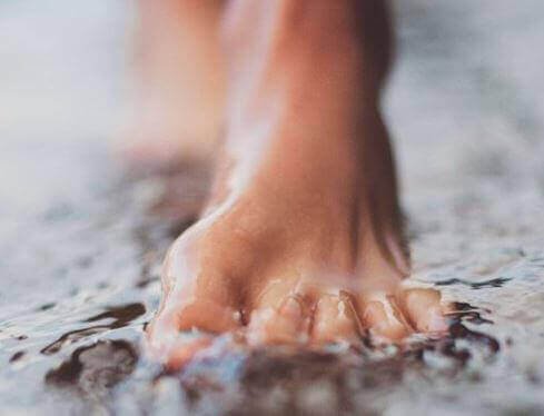 Voeten in het water