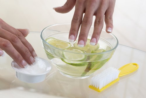 Citroenbadje voor nagels