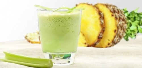 Smoothie met komkommer en ananas
