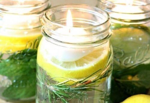 Geurkaarsen die insecten afweren met citroen