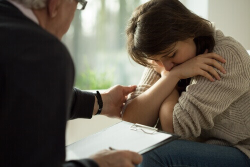 vrouw krijgt therapie