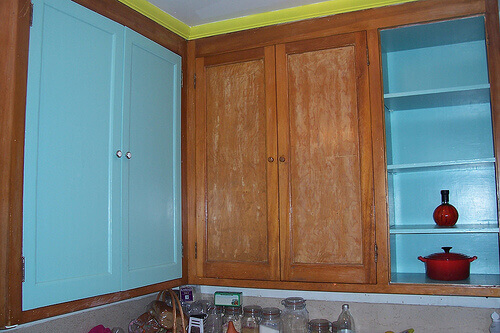 Toepassingen van zeep geverfde keukenkastjes