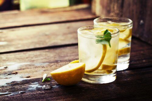 Ontgiften met citroenwater