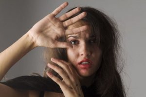 Wat zijn de signalen van misbruik bij vrouwen en wat kun je doen?