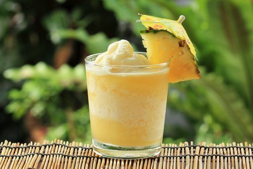 Smoothie met ananas en kokosmelk