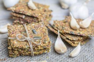 Recept voor glutenvrije en lactosevrije crackers met zaden