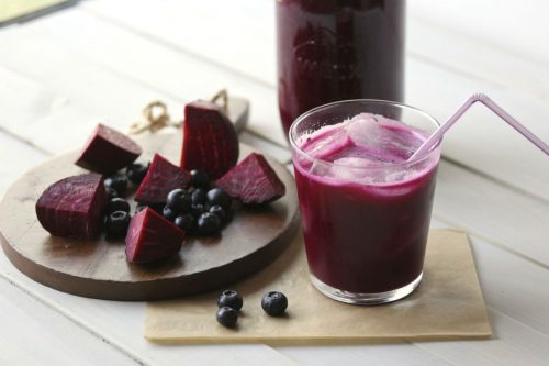 Smoothie met bosbes en rode biet