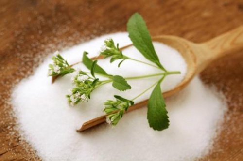Thuisremedie met kaneel en stevia om te zoeten