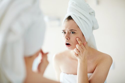 Je gezicht verzorgen om acne te bestrijden