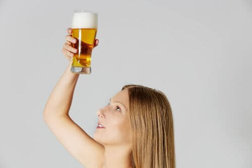 Droog haar behandelen met bier
