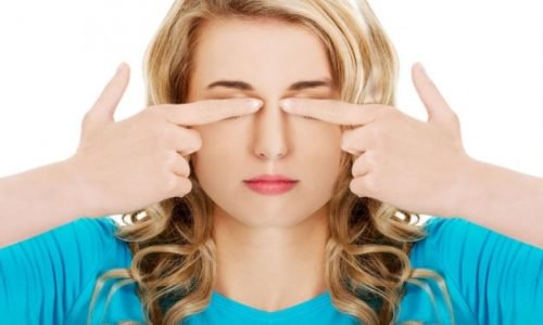 7 gemakkelijke oefeningen om voor je ogen te zorgen en hoofdpijn te vermijden