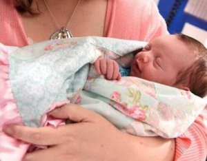 Het meisje dat twee keer werd geboren door een ongelofelijke operatie