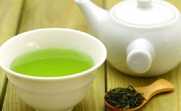 Groene thee zal helpen als je acne van binnenuit behandelen wilt